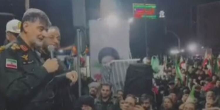 پۆلیسی ئێران داوا لە خەڵك دەکات مەیدانەکان چۆڵ…