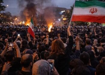 ئێران سێ کەسی بە تۆمەتی کوشتنی پۆلیس لە…