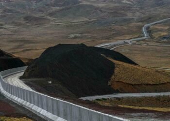 ئێران رێگری لە هاووڵاتییانی دەکات بچنە تورکیا