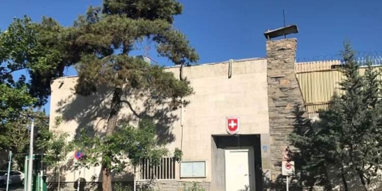 کحولی باڵیۆزی سویسرا لە تاران، ئێرانییەکان تووڕە…