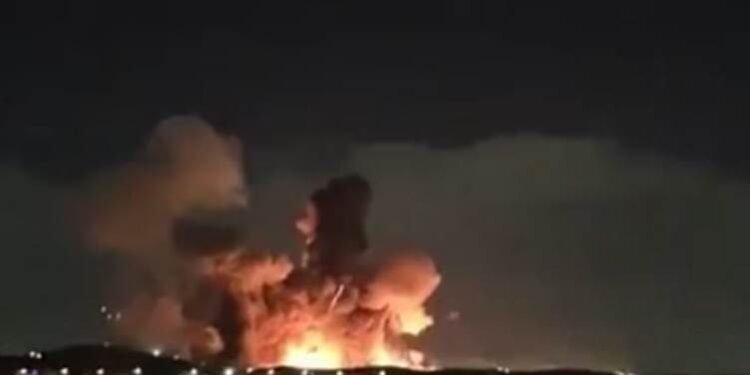 ئەمریکا بە بۆمبی حەشارگەشکین کۆگایەکی گەورەی…