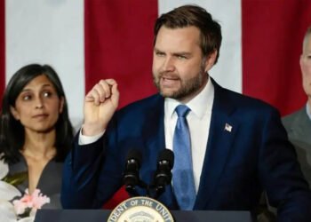 ئێستا تۆپەکە لە گۆڕەپانی تاراندایە