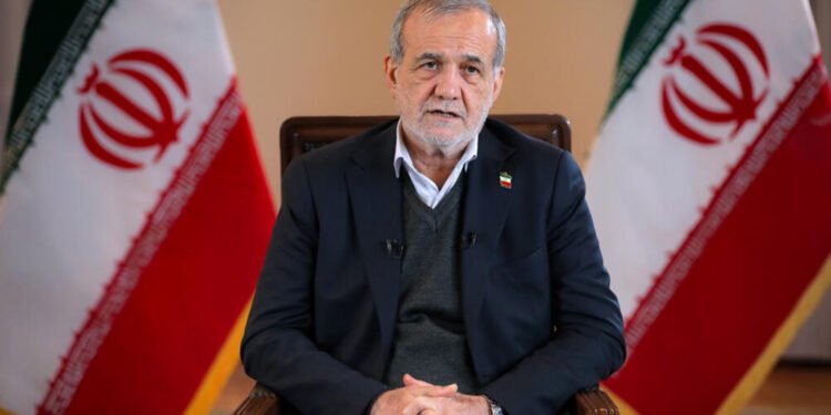 پزیشکیان بۆ گەلی ئەمریکا: ئێمە دوژمنایەتیی ئێوە ناکەین