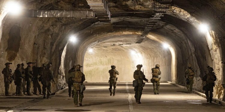 ترەمپ تاوتوێی پلانێکی سەربازی بۆ دەستبەسەرداگرتنی 1000 پاوەند یۆرانیۆمی ئێران دەکات