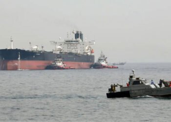 دوای هێرشەکانی ئەمریکا و ئیسرائیل بۆ سەر ئێران؛ گەرووی هورمز بازرگانی جیهانی پەکخستووە