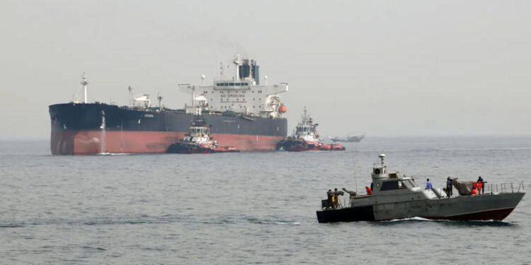 دوای هێرشەکانی ئەمریکا و ئیسرائیل بۆ سەر ئێران؛ گەرووی هورمز بازرگانی جیهانی پەکخستووە