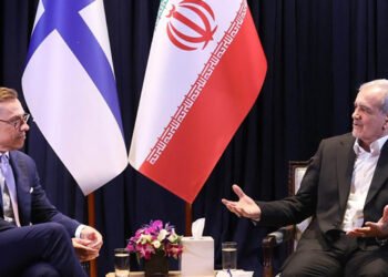 دەستوەردانی وڵاتان لە کاروباری گەرووی هورمز رەت دەکەینەوە