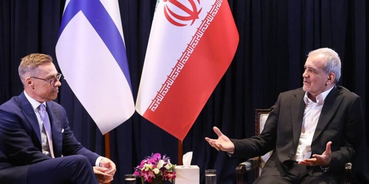 دەستوەردانی وڵاتان لە کاروباری گەرووی هورمز رەت دەکەینەوە