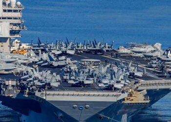 گەورەترین کەشتی فڕۆکەهەڵگری ئەمریکا دەگەڕێتەوە بەرەکانی جەنگی ئێران