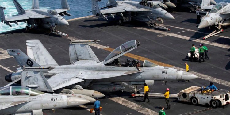 سێنتکۆم خستنەخوارەوەی فڕۆکەیەکی جەنگی لە گەرووی هورمز رەتدەکاتەوە