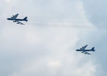 فڕینی فڕۆکەی B-52 بە ئازادی بەسەر ئاسمانی ئێران نیشانەی قۆناغێکی نوێی جەنگە