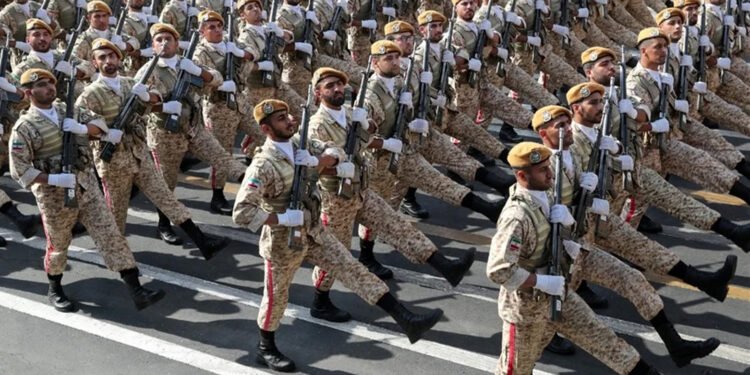 ئێران ئامادەکارییەکانی بۆ بەرەنگاربوونەوەی هێرشی زەمینی چڕدەکاتەوە