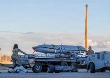 ئەمریکا زۆربەی مووشەکەکانی لە جۆری تارمایی بۆ جەنگی ئێران ئامادە دەکات