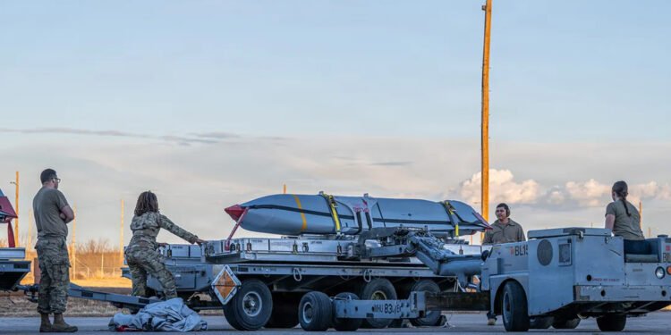ئەمریکا زۆربەی مووشەکەکانی لە جۆری تارمایی بۆ جەنگی ئێران ئامادە دەکات