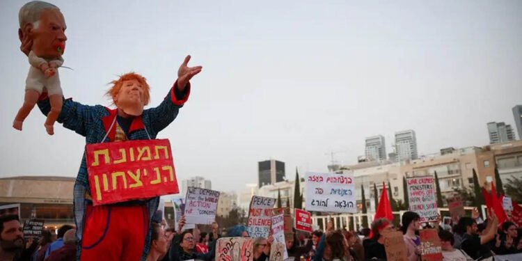 ئیسرائیلییەکان، ناتانیاهۆ بە هەڵگیرساندنی “جەنگێکی بێکۆتایی” تۆمەتبار دەکەن