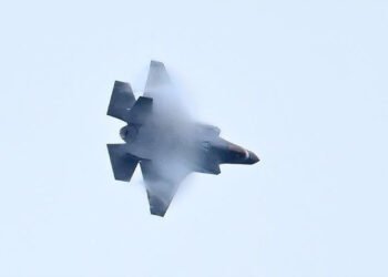 ئەمریکا هەوڵ دەدات فڕۆکەوانە ونبووەکەی لە ناوخۆی ئێران بکوژێت