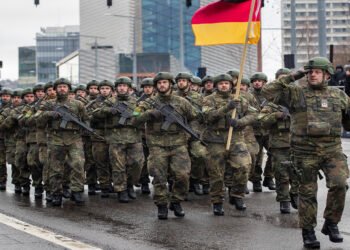 ئەڵمانیا..گەنجان بۆ گەشتکردن بۆ دەرەوەی وڵات پێویستییان بە رەزامەندیی سوپا دەبێت