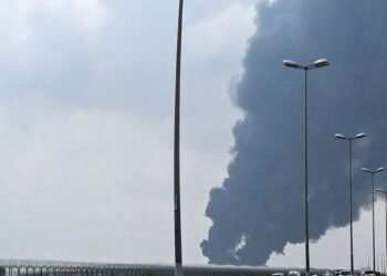 رووبەڕووی هێرشێکی بەرفراوانی موشەکی و درۆن بووینەتەوە و زیانی زۆر بەر کەرتی نەوت کەوتووە