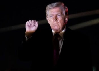 لە ناوەڕاستی رێگا جەنگەکە بەجێناهێڵین