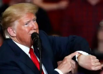 بۆ چوارەمین جار؛ ترەمپ مۆڵەتی هێرشە وێرانکەرەکانی بۆ سەر ئێران درێژ کردەوە