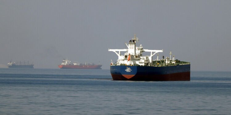 15 کەشتی بە مۆڵەتی ئێران لە گەرووی هورمز تێپەڕین