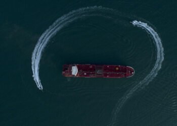 سێ لەو کەشتیانەی لە گەرووی هورمز گیریان خواردبوو بە سەلامەتی پەڕینەوە