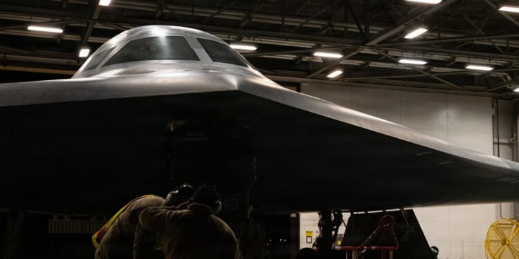 ئەمریکا بۆ ئۆپەراسیۆنی “داستانی تووڕەیی” دژی ئێران دەکەوێتە حاڵەتی ئامادەباشییەوە