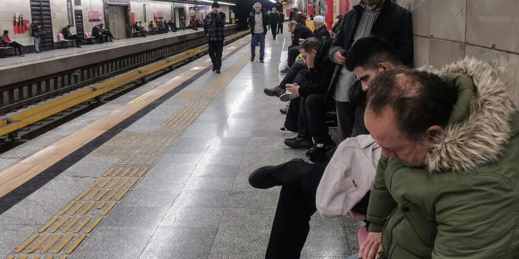 ئیسرائیل بۆ ئێرانییەکان: هێڵەکانی شەمەندەفەر دەکەمە ئامانج