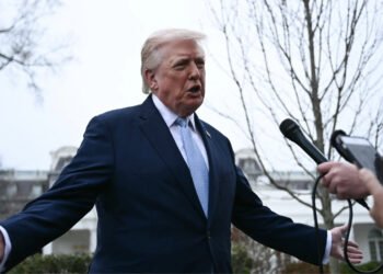 لەگەڵ ئێران لە گفتوگۆی گەرموگوڕ داین