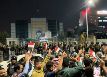 بەهۆی هێرشکردنە سەر کونسوڵخانەی وڵاتەکەی کوەیت بانگهێشتی کاربەڕێکەری باڵیۆزخانەی عێراق دەکات