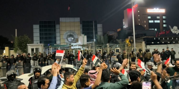 بەهۆی هێرشکردنە سەر کونسوڵخانەی وڵاتەکەی کوەیت بانگهێشتی کاربەڕێکەری باڵیۆزخانەی عێراق دەکات