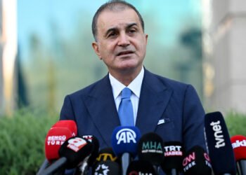 جیهان داوای ئاشتی دەکات و ئیسرائیل هێرش دەکات