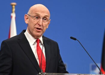 سەدان مووشەک دەنێرینە رۆژهەڵاتی ناوەڕاست و ئەمریکاش لە ناتۆ دەمێنێتەوە