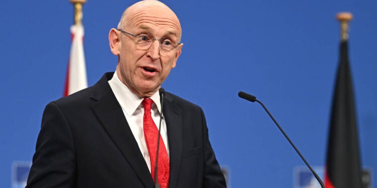 سەدان مووشەک دەنێرینە رۆژهەڵاتی ناوەڕاست و ئەمریکاش لە ناتۆ دەمێنێتەوە