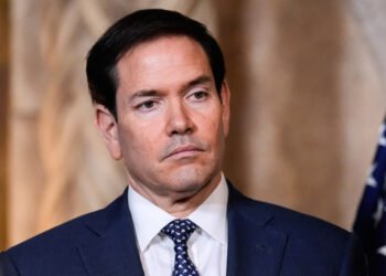 ئەمریکا مافی نیشتەجێبوون لە چەند کەسایەتییەکی ئێران وەردەگرێتەوە