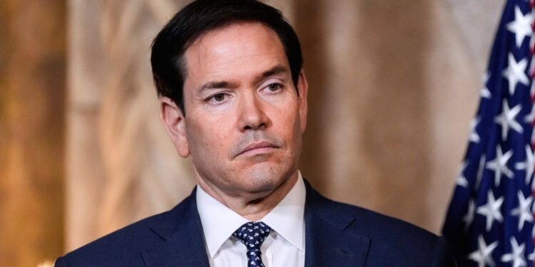 ئەمریکا مافی نیشتەجێبوون لە چەند کەسایەتییەکی ئێران وەردەگرێتەوە