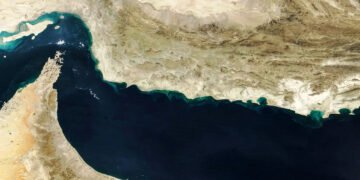 گەرووی هورمز جارێکی دیکە بووەوە بە چەقی ململانێی واشنتن و تاران