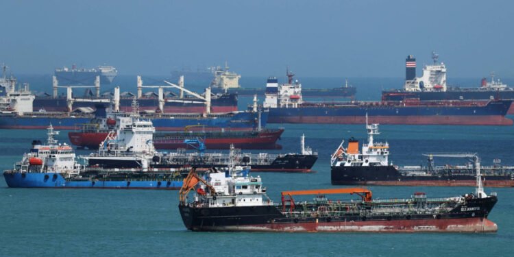 20 هەزار دەریاوانی هیندی لە گەرووی هورمز گیریان خواردووە