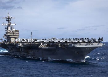 ئەمریکا هێزە دەریاییەکانی لە دەوروبەری ئێران چڕ دەکاتەوە