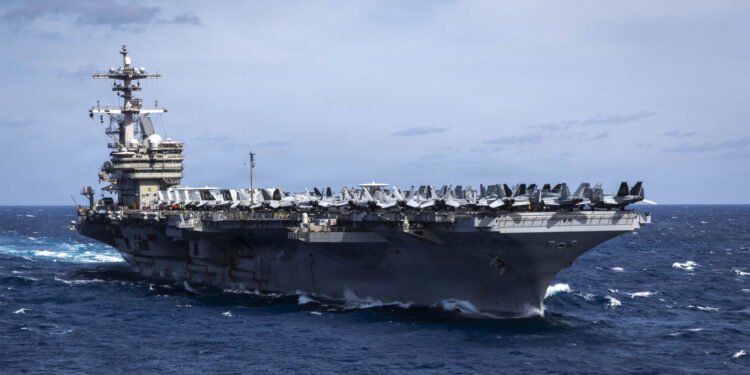 ئەمریکا هێزە دەریاییەکانی لە دەوروبەری ئێران چڕ دەکاتەوە