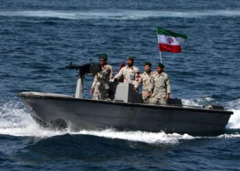 سریلانکا دەیان دەریاوانی ئێرانی گەڕاندەوە تاران