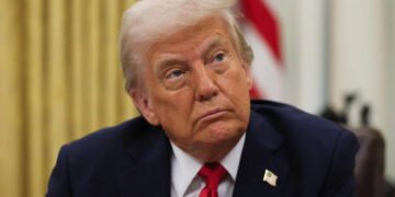 گەرووی هورمز بە هەمیشەیی دەکەمەوە و چین چیتر چەک نانێرێت بۆ ئێران