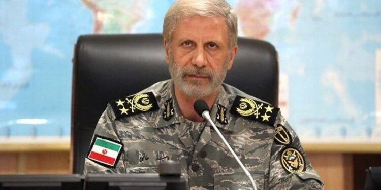 فەرماندەی سوپای ئێران: دەستمان لەسەر پەلاپیتکەی چەکەکانە