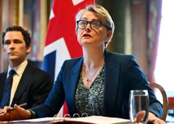 وەزیری دەرەوەی بەریتانیا داوای دەستپێکردنەوەی جووڵەی بازرگانی لە گەرووی هورمز دەکات