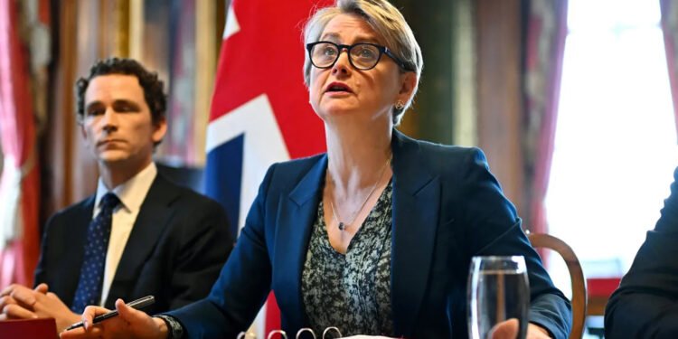 وەزیری دەرەوەی بەریتانیا داوای دەستپێکردنەوەی جووڵەی بازرگانی لە گەرووی هورمز دەکات