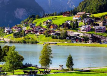 بەهۆی جەنگەوە کەرتی گەشتیاری لە سویسرا و بەریتانیا پاشەکشەی کردووە