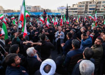 ترسی دەستپێکردنەوەی جەنگ باڵی بەسەر ئێراندا کێشاوە