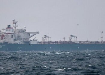 کەشتییەکی ئێران گەمارۆی دەریایی شکاند و گەیشتەوە بەندەرێکی وڵاتەکە