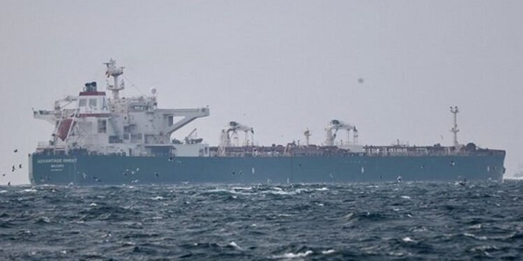 کەشتییەکی ئێران گەمارۆی دەریایی شکاند و گەیشتەوە بەندەرێکی وڵاتەکە