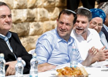 لە رێگەی سەربازی و دیپلۆماسییەوە حزبوڵڵا چەک دەکەین